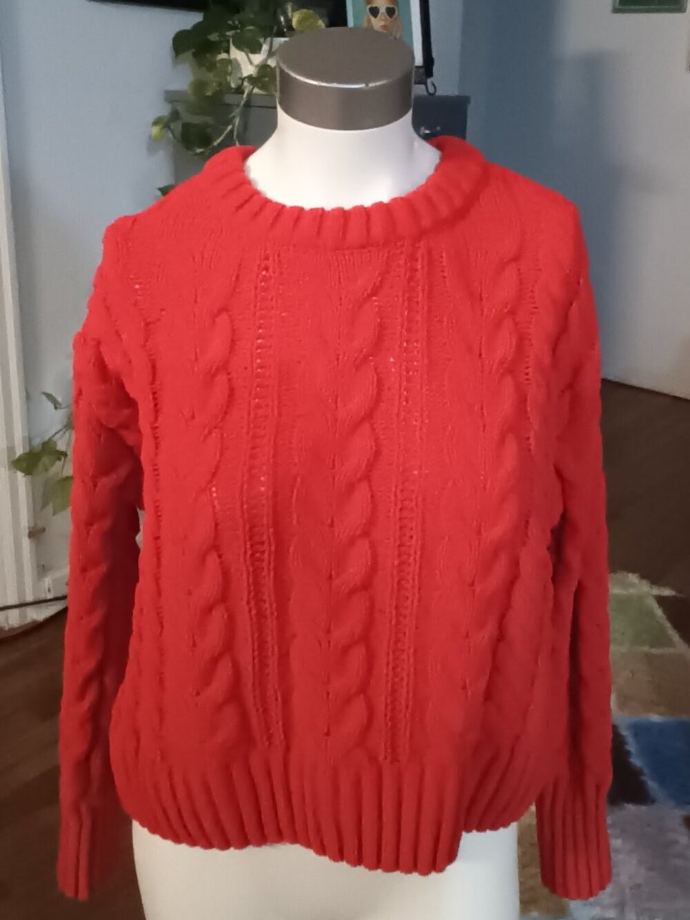 SO red cable knit crew neck sweater size extra small